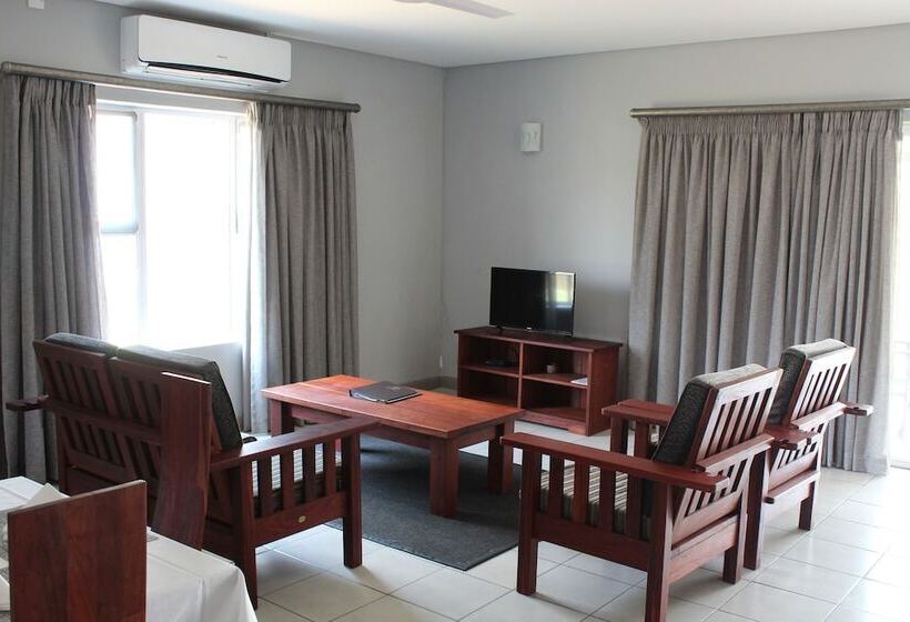 استراحتگاه Tlou Safari Lodge