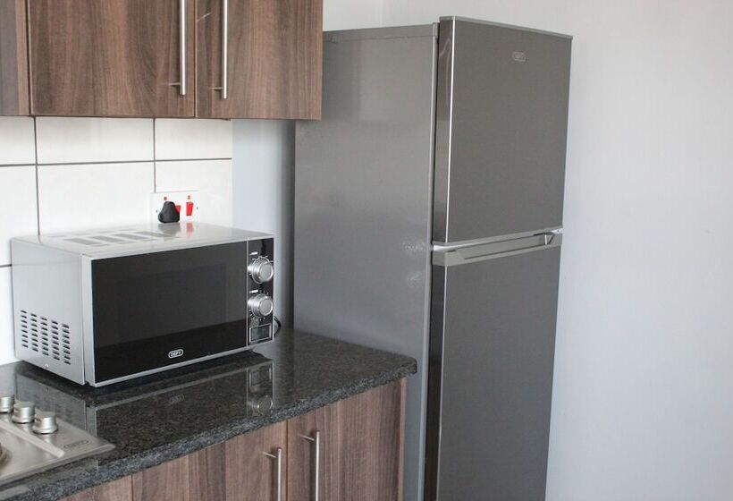 استراحتگاه Tlou Safari Lodge