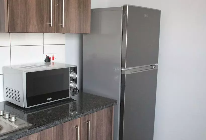 استراحتگاه Tlou Safari Lodge