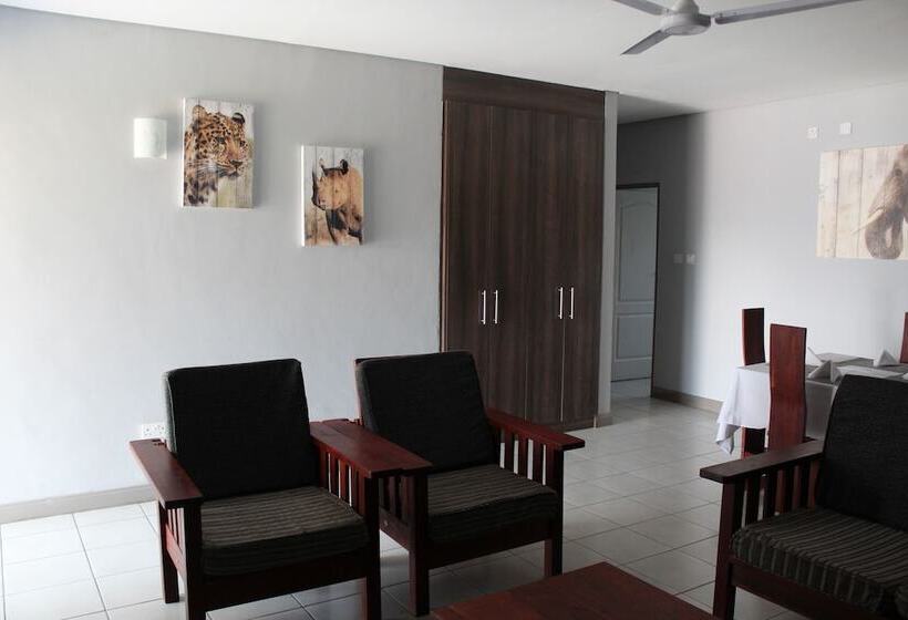 استراحتگاه Tlou Safari Lodge