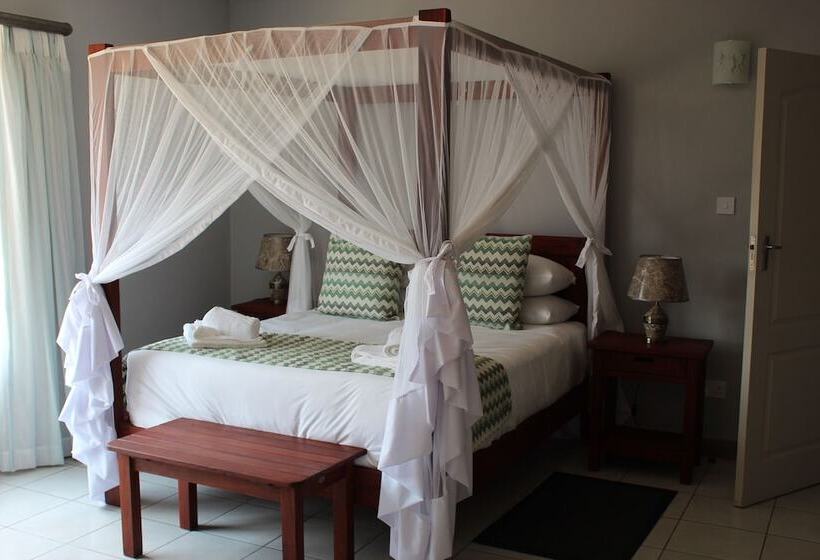 استراحتگاه Tlou Safari Lodge