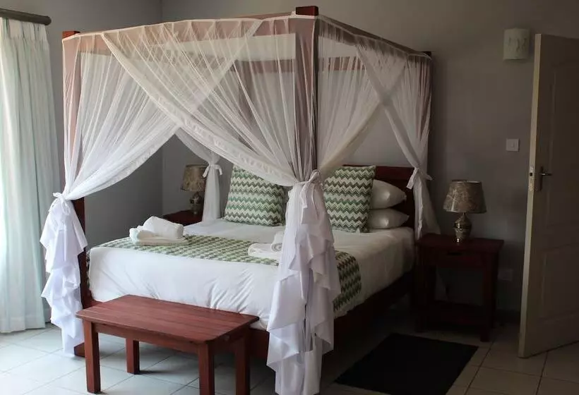 استراحتگاه Tlou Safari Lodge