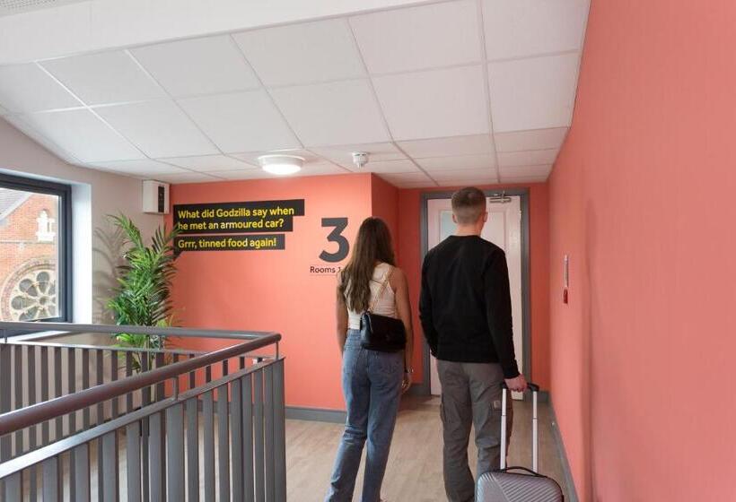 מלון כמוסות Bank Square Town House