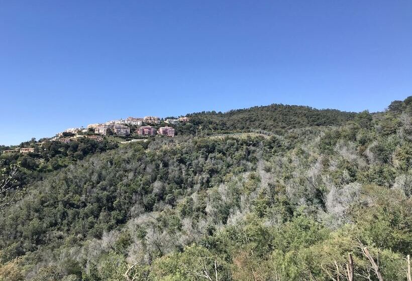 پانسیون Villa Colina