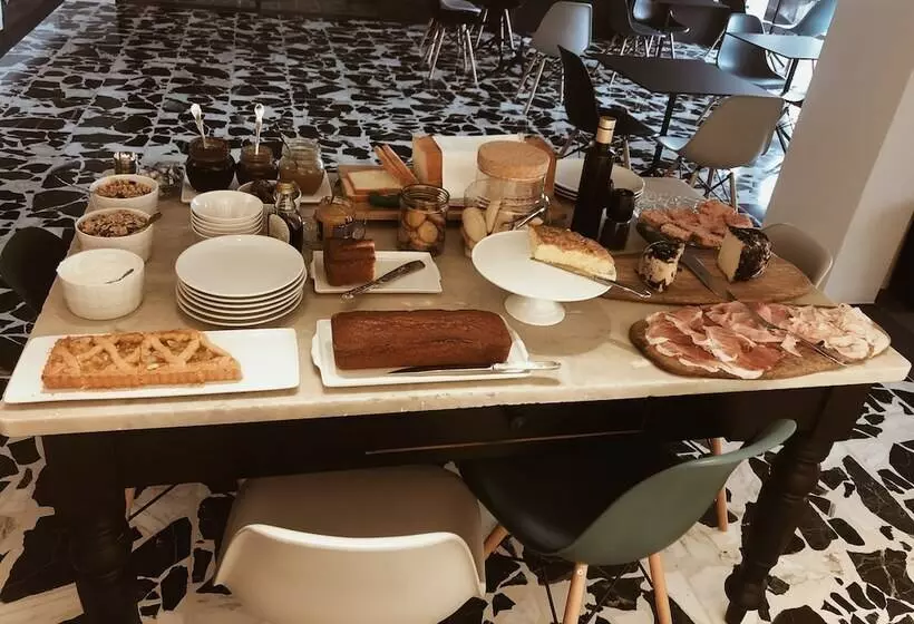 Aamiaismajoitus (B&B) Villa Curiel