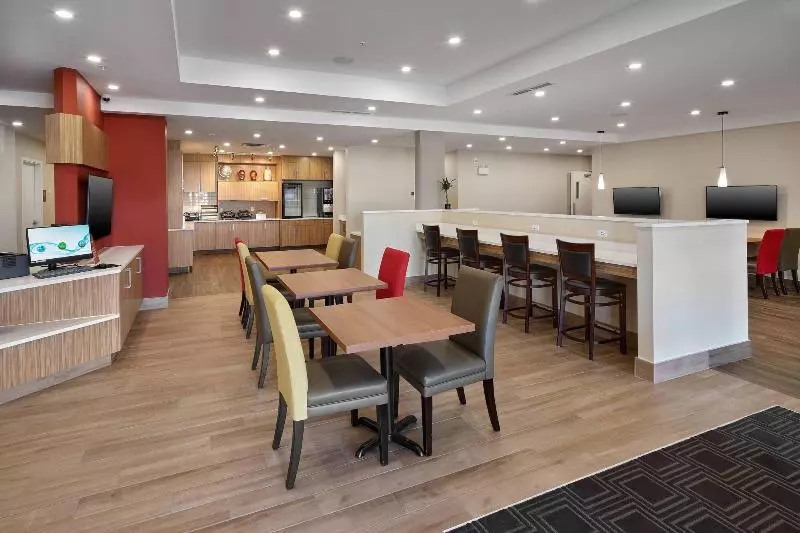 ホテル Towneplace Suites By Marriott Edmonton Sherwood Park