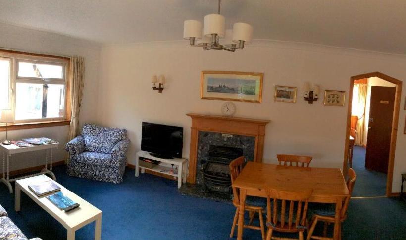 펜션 Dalkell Cottages