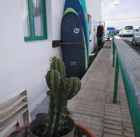 هاستل Yokomosurf Camp