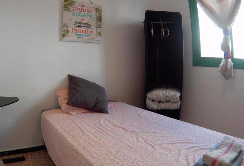 هاستل Yokomosurf Camp