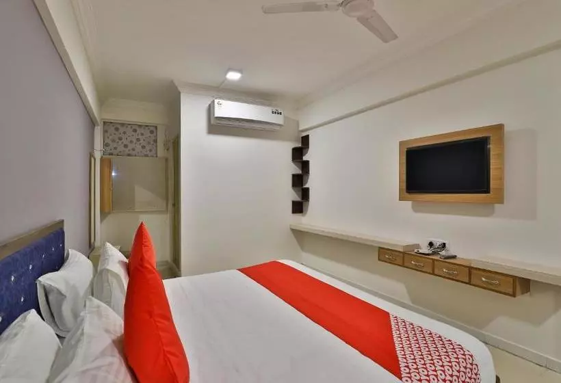Oyo 30714 Hotel Krishna