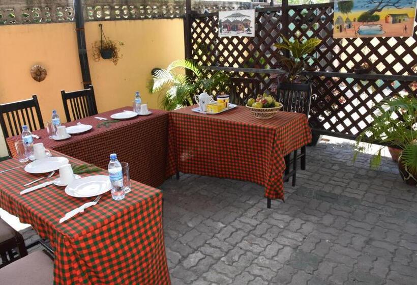 تختخواب و صبحانه Travellers Home