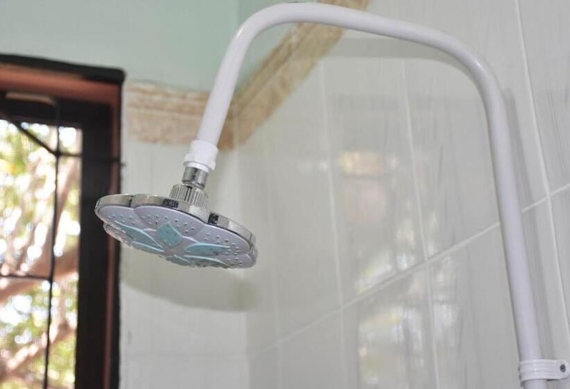 تختخواب و صبحانه Travellers Home