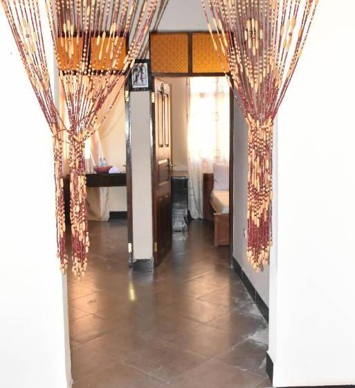 تختخواب و صبحانه Travellers Home