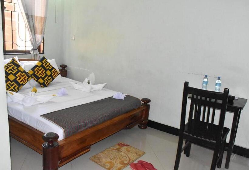 تختخواب و صبحانه Travellers Home