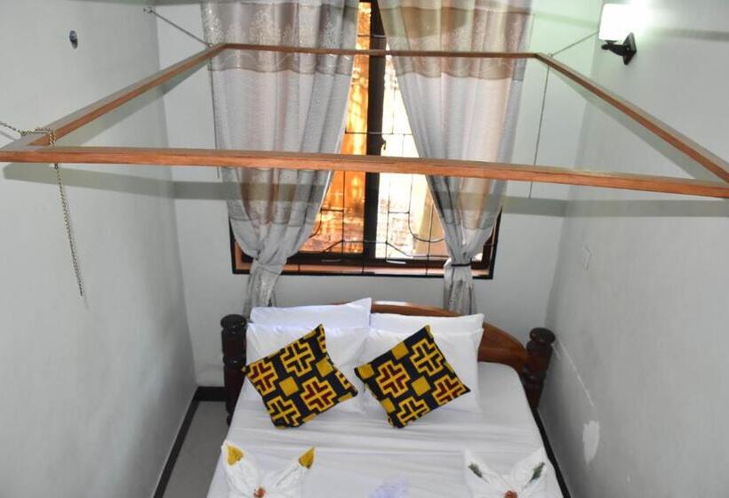 تختخواب و صبحانه Travellers Home