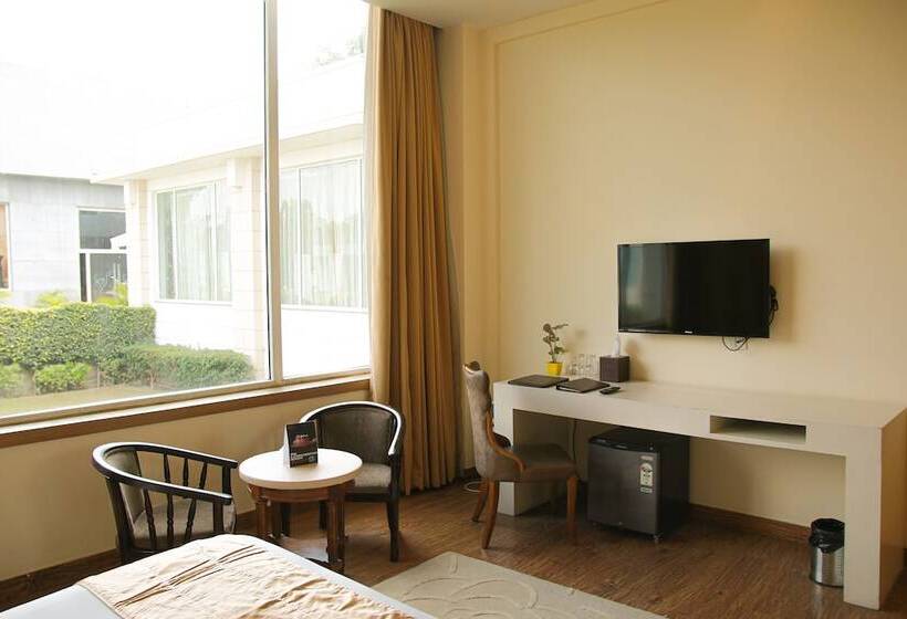 בית מלון כפרי Opulent By Udman Chhattarpur