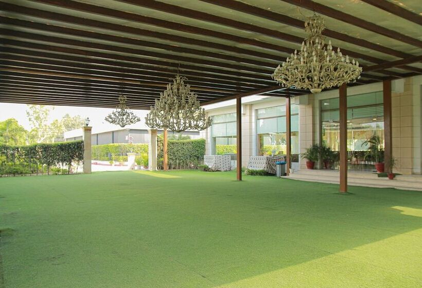 בית מלון כפרי Opulent By Udman Chhattarpur