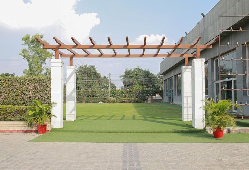 בית מלון כפרי Opulent By Udman Chhattarpur