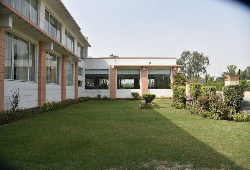 בית מלון כפרי Opulent By Udman Chhattarpur