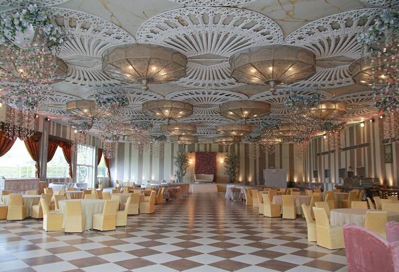 בית מלון כפרי Opulent By Udman Chhattarpur