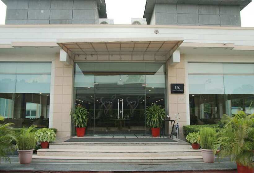 בית מלון כפרי Opulent By Udman Chhattarpur