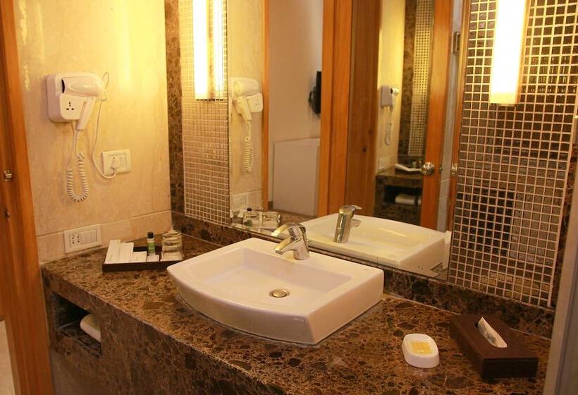 בית מלון כפרי Opulent By Udman Chhattarpur