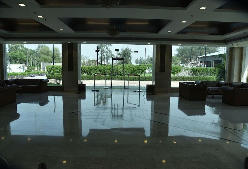 בית מלון כפרי Opulent By Udman Chhattarpur