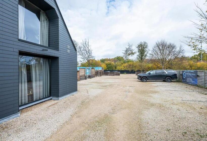 فندق على الطريق M Otel E40