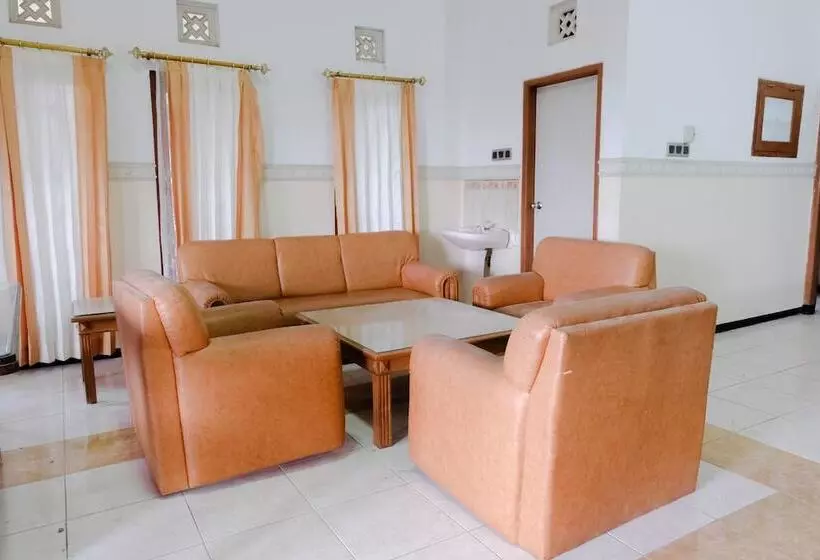 هتل Oyo 538 Villa Handayani Syariah