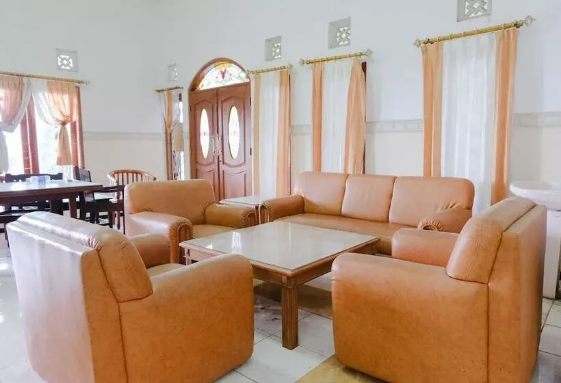 هتل Oyo 538 Villa Handayani Syariah