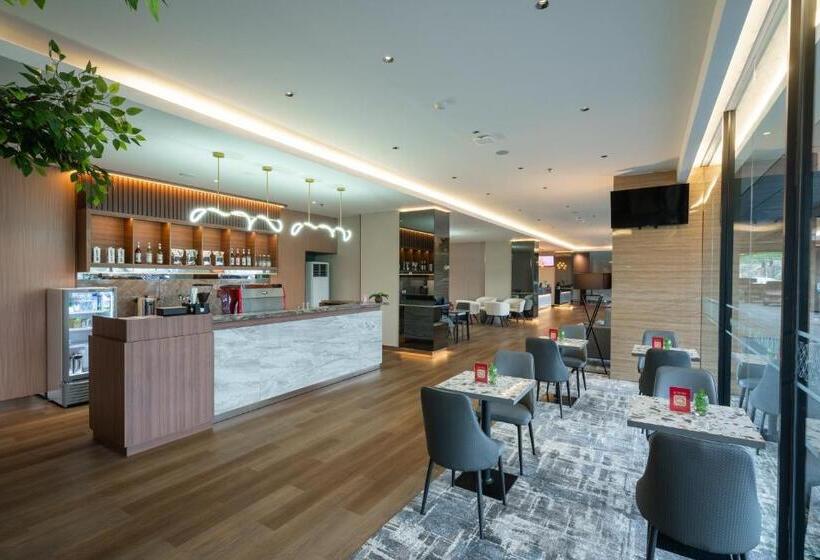 בית מלון כפרי Ramada By Wyndham Serpong