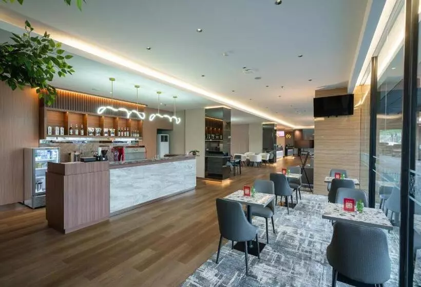 هتل Ramada By Wyndham Serpong