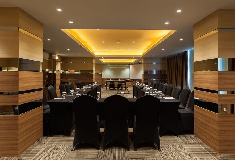 בית מלון כפרי Ramada By Wyndham Serpong