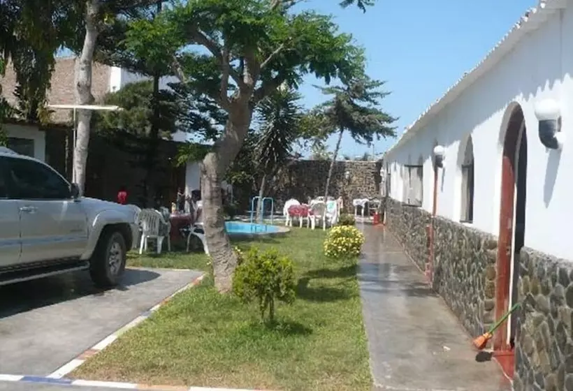 ホテル Huanchaco Gardens