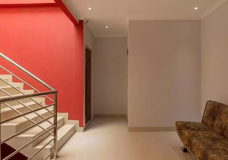 ペンション Reddoorz @ Jalan Bendungan Hilir