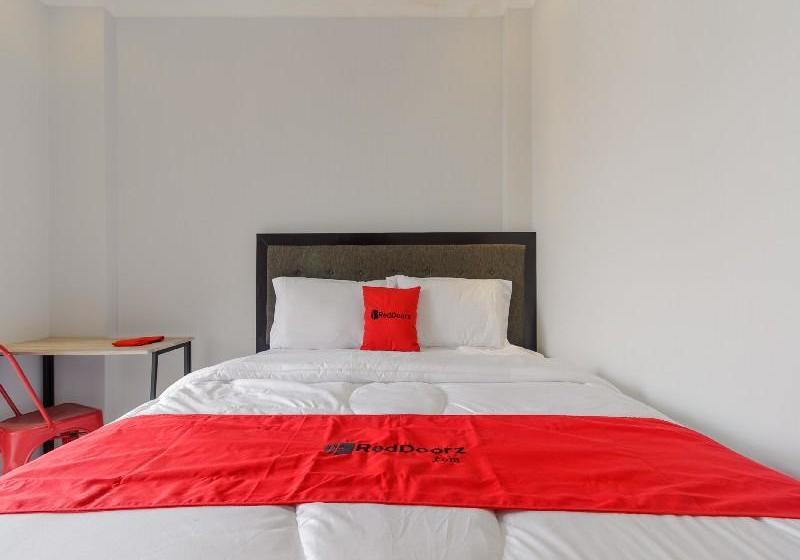 بنسيون Reddoorz @ Jalan Bendungan Hilir