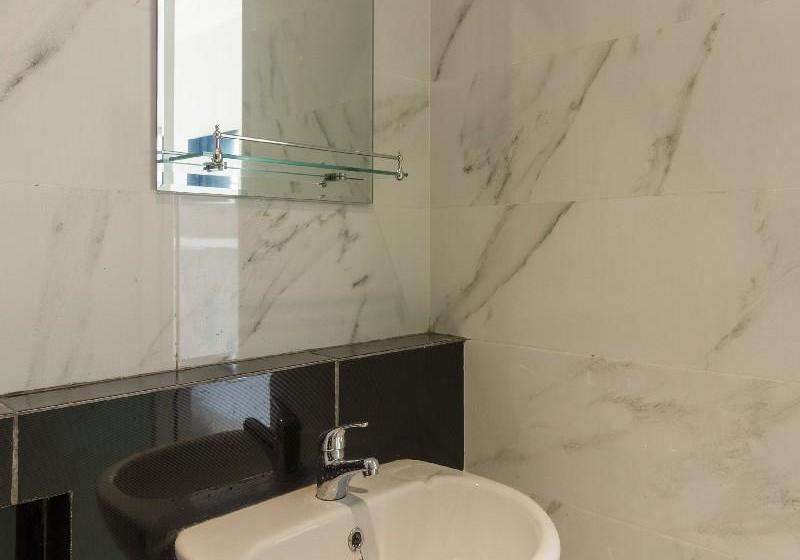 بنسيون Reddoorz @ Jalan Bendungan Hilir