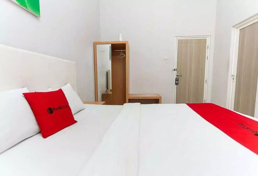 Majatalo Reddoorz Plus @ Idjen Boulevard Malang