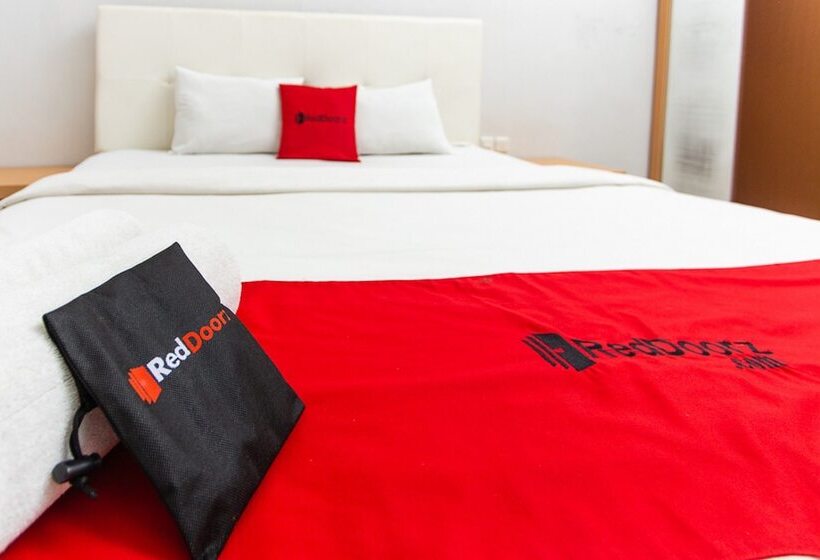 بنسيون Reddoorz Plus @ Idjen Boulevard Malang