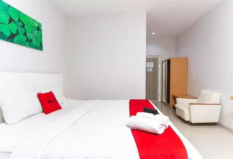 Majatalo Reddoorz Plus @ Idjen Boulevard Malang