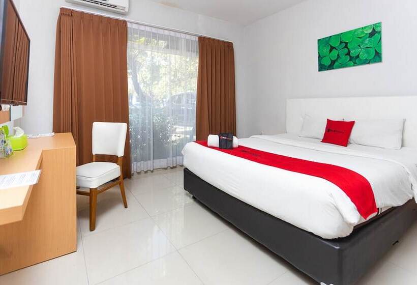 פנסיון Reddoorz Plus @ Idjen Boulevard Malang