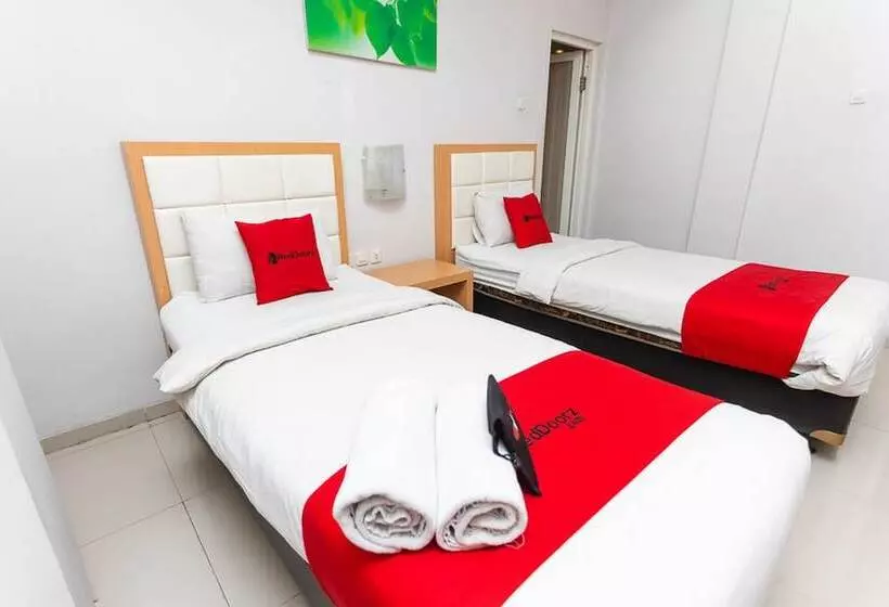 Majatalo Reddoorz Plus @ Idjen Boulevard Malang