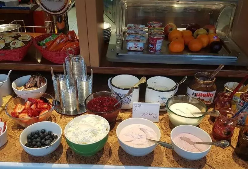 Schillers Hotel & Café   Garni