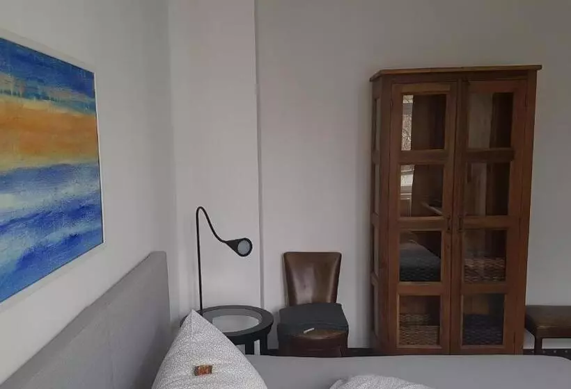 Schillers Hotel & Café   Garni