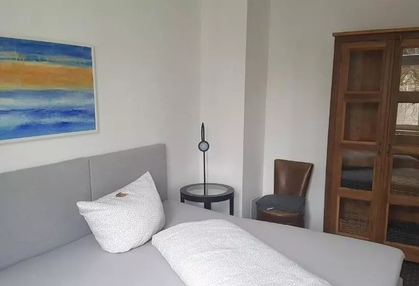 Schillers Hotel & Café   Garni