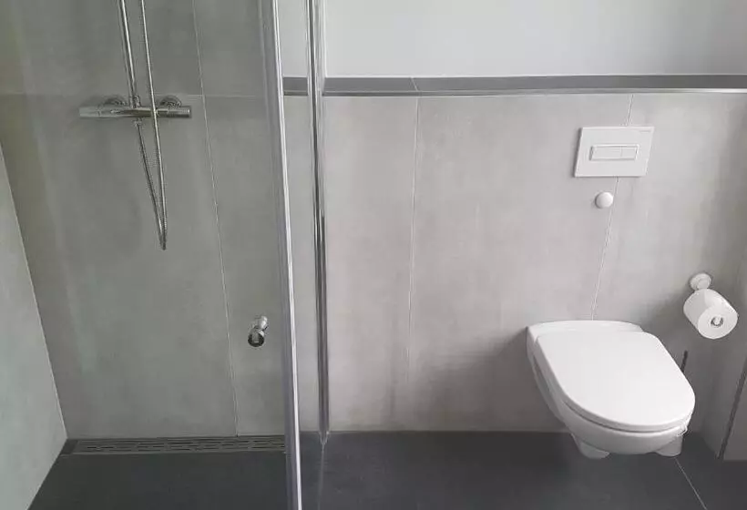 Schillers Hotel & Café   Garni