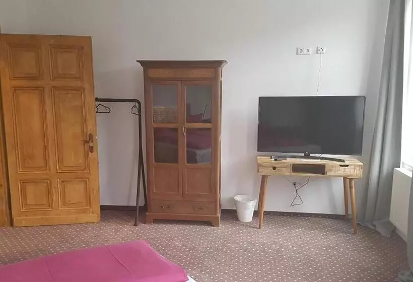 Schillers Hotel & Café   Garni