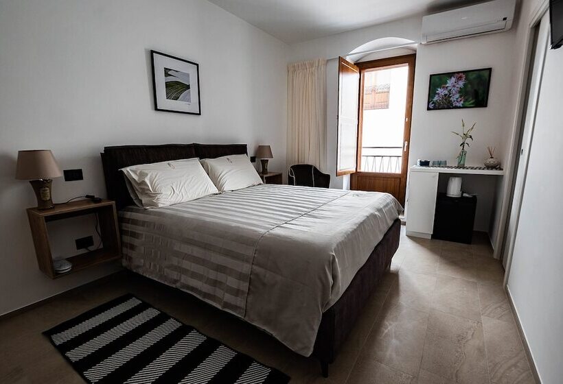 تختخواب و صبحانه La Dimora Della Leonessa