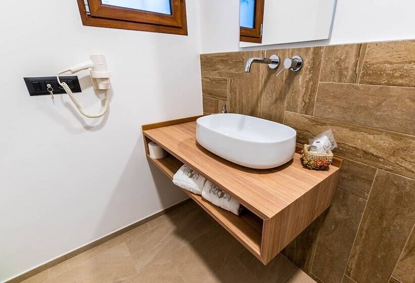 تختخواب و صبحانه La Dimora Della Leonessa