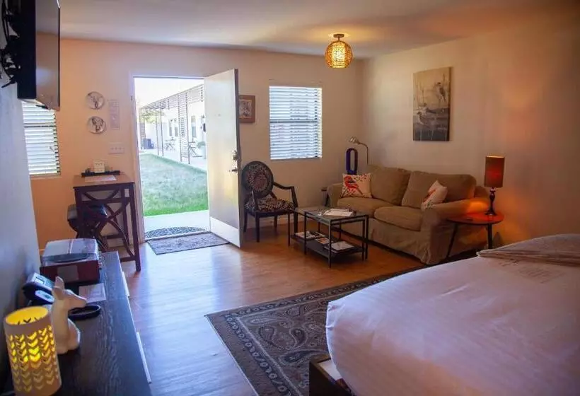 Hotelli Flora And Fauna